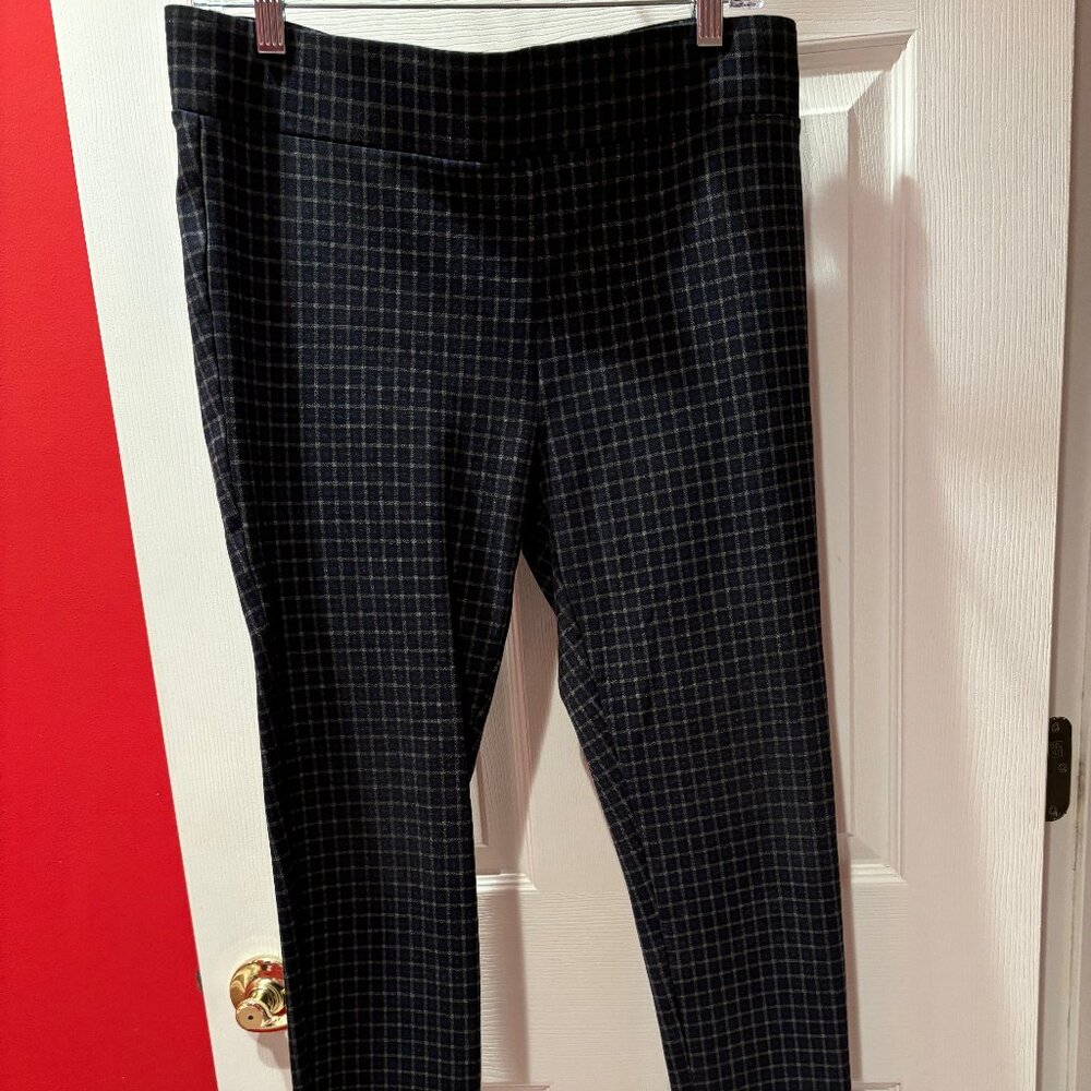 LOFT Pull On Straight Pants in Plaid Ponte in Size L - Picture 4 of 7